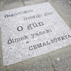 “Hayat Kısa Kuşlar Uçuyor”