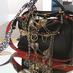 Fendi’nin Peekaboo Çantası Sanat Eserine Dönüşüyor