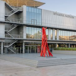 Bettina Pousttchi’nin “Dikey Otoyollar”ı İstanbul Modern’de
