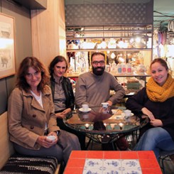 Mutluluğa Uçuran Kafe 'Volare'