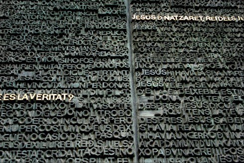 Sagrada Familia’nın girişindeki kabartmalardan örnekler
