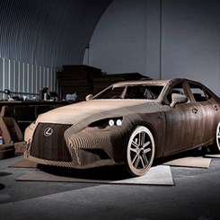 Lexus'tan Sürülebilir Karton Otomobil