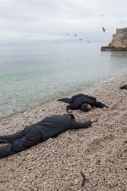 Oliver Ressler, Stranded [Kıyıya Vurmuş], 2015