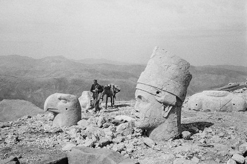 TARİH SİZE BAKIYOR Ara Güler Fotoğraflarında...