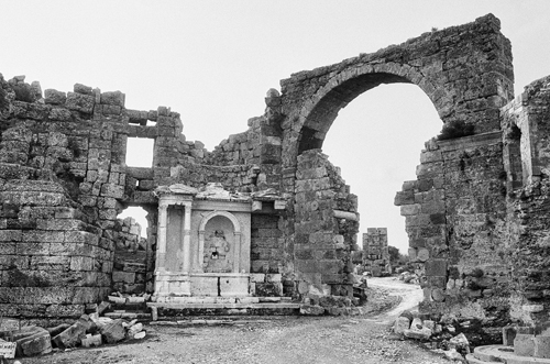 TARİH SİZE BAKIYOR Ara Güler Fotoğraflarında...